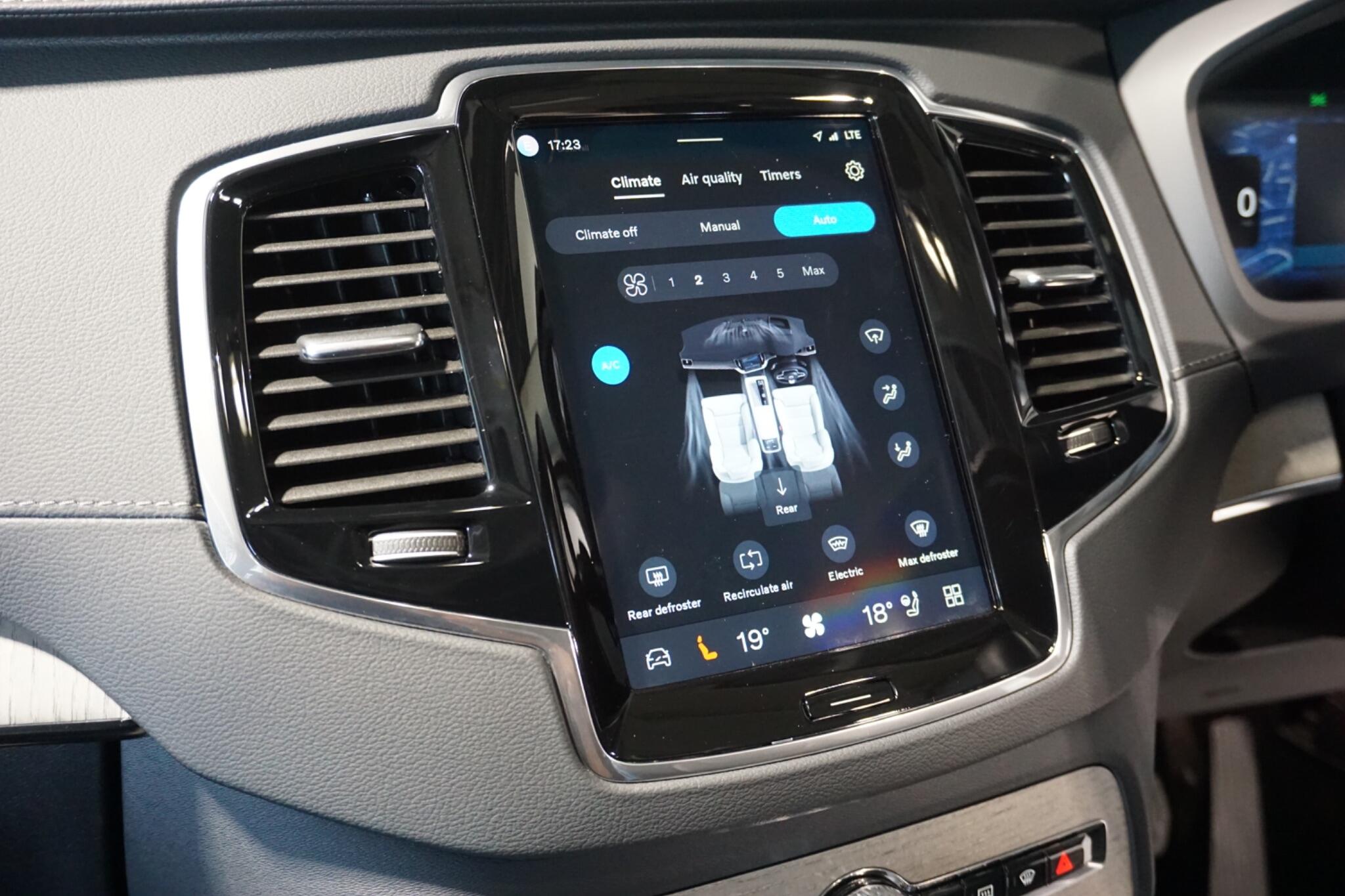 Volvo XC90 2.0 B5 MHEV Plus Edition SUV 5dr Petrol Hybrid Auto 4WD Euro 6 (s/s) (250 ps)